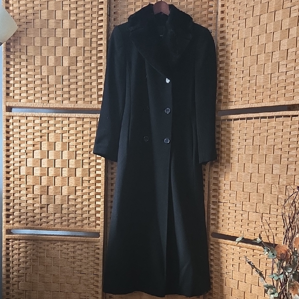 Classic Long Black Women's Coat with Detachable Faux Fur Collar
